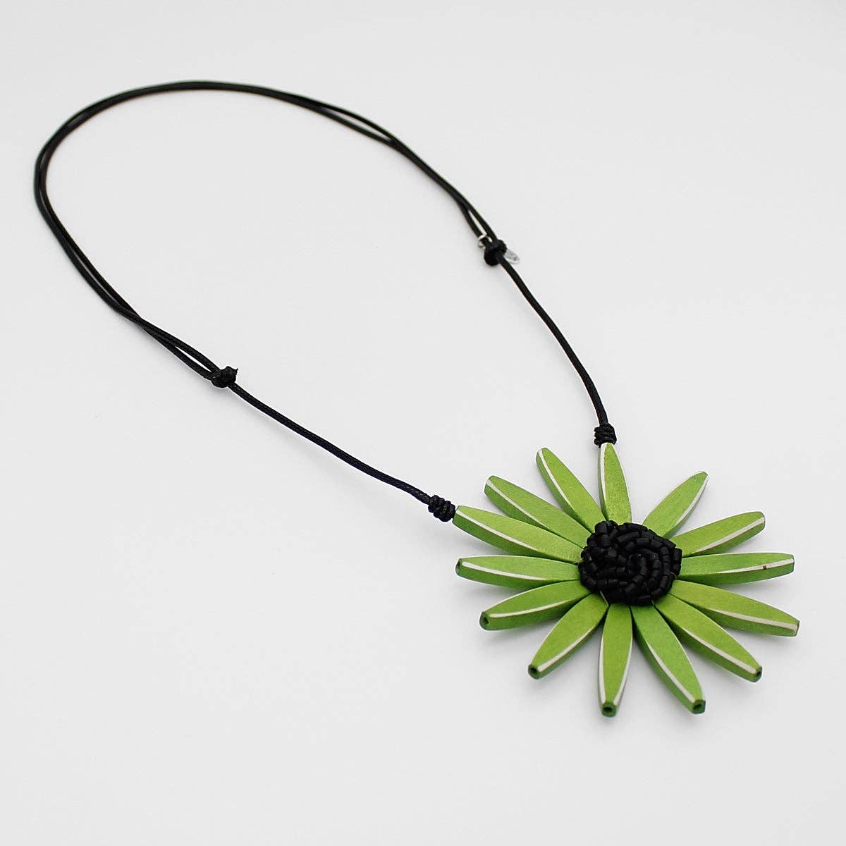 Green Amaya Flower Necklace